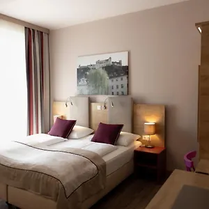 Max 70 I Contactless Check-in Hotel